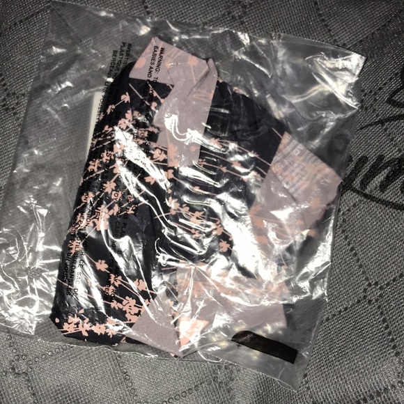 Victoria’s Secret black wispy vines medium New - Picture 3 of 4